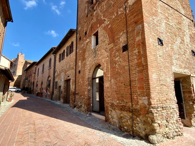 Torre di Certaldo alto, via libera anche alla vendita di prodotti alimentari confezionati