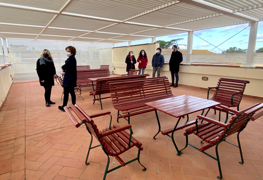 In biblioteca all'aria aperta, riaperta la terrazza esterna della Ciari