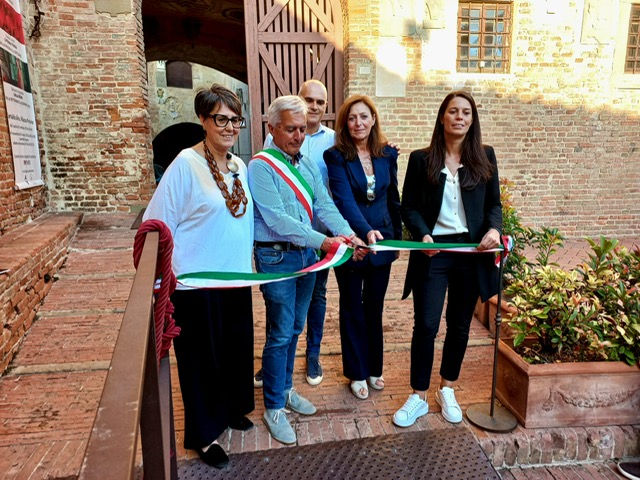 "Spostare lo sguardo", a Palazzo Pretorio le opere dell'artista Carla Bedini